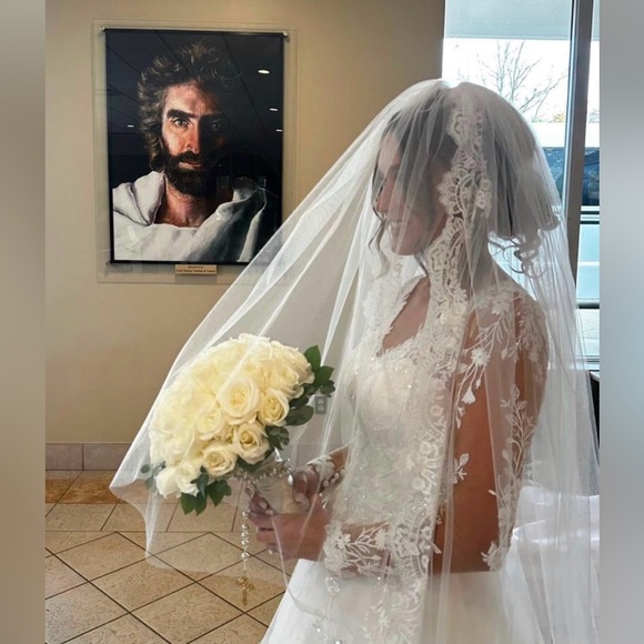 Beautiful Cathedral Length Mantilla Veil Delicate Lace Sequins - Picture 11 of 11